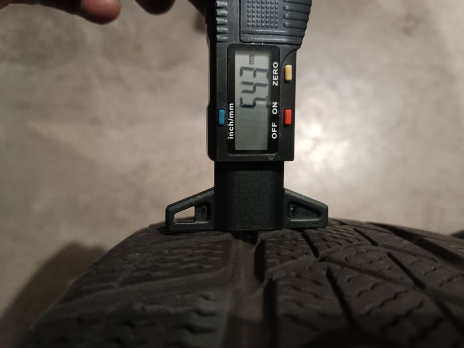 205/60R16 opony zimowe , Pirelli Sottozero MO rant ochronny