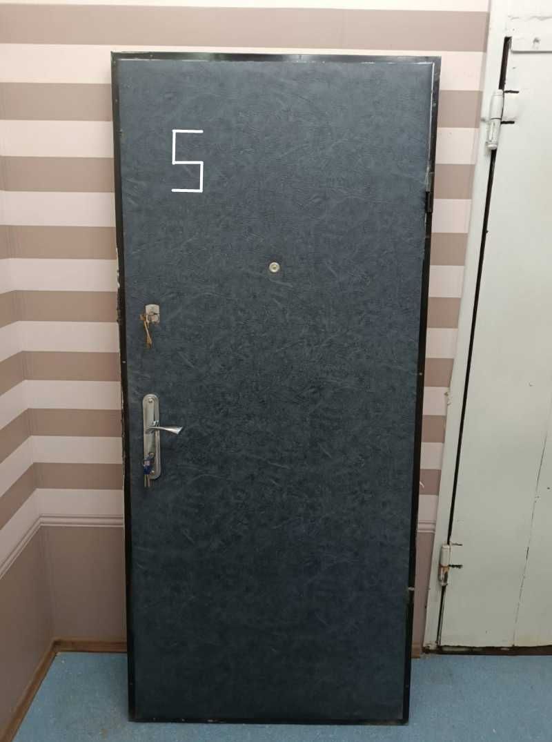 Двері вхідні металеві з Новобудов Склад з дверима БУ м.Шулявська