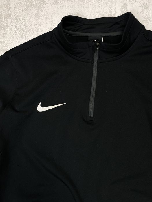 Кофта nike dri-fit: технологічна. елегантний чорний. зручний крій.