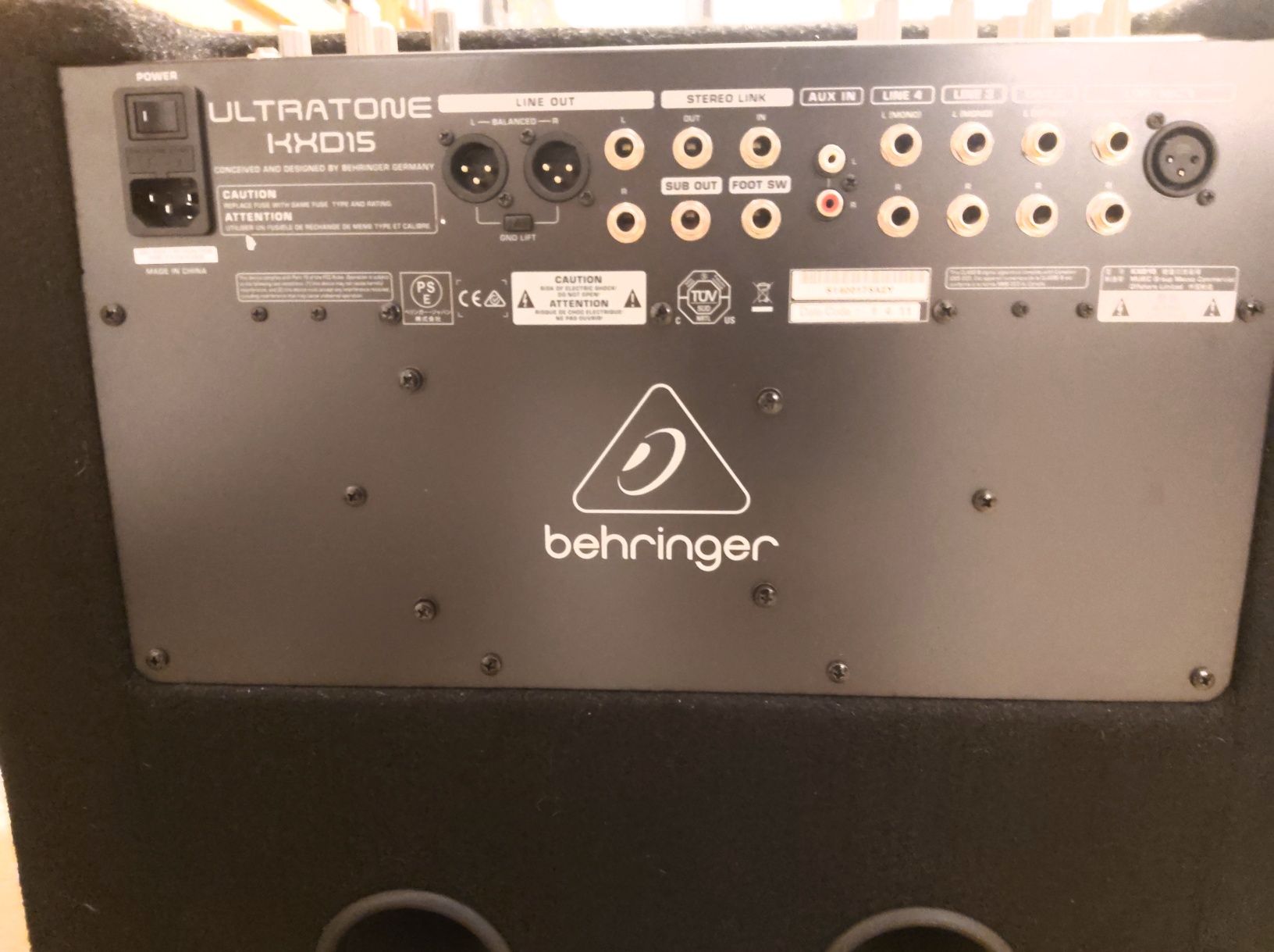 BEHRINGER ULTRATONE KXD15 - Combo klawiszowe