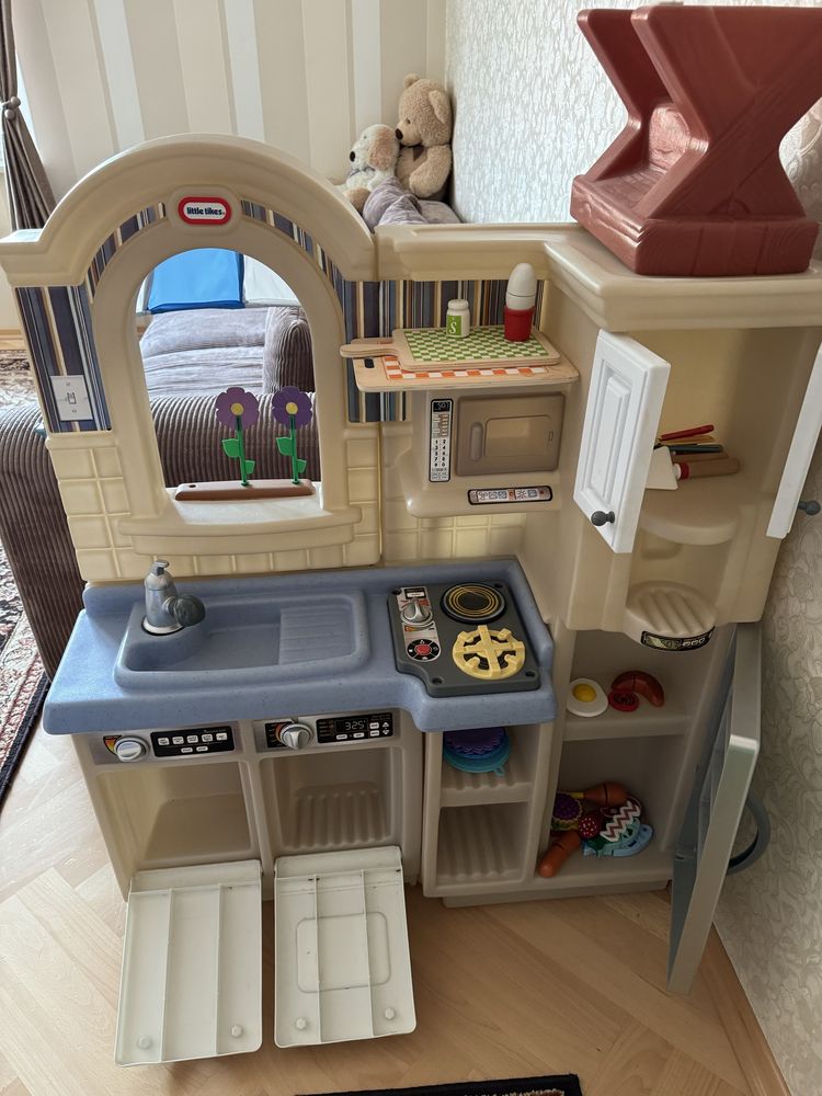 Kuchnia little tikes z krzeselki i grilem