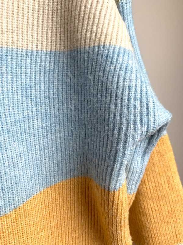 Pastelowy kolorowy sweter w paski Only na zimę wiskoza
