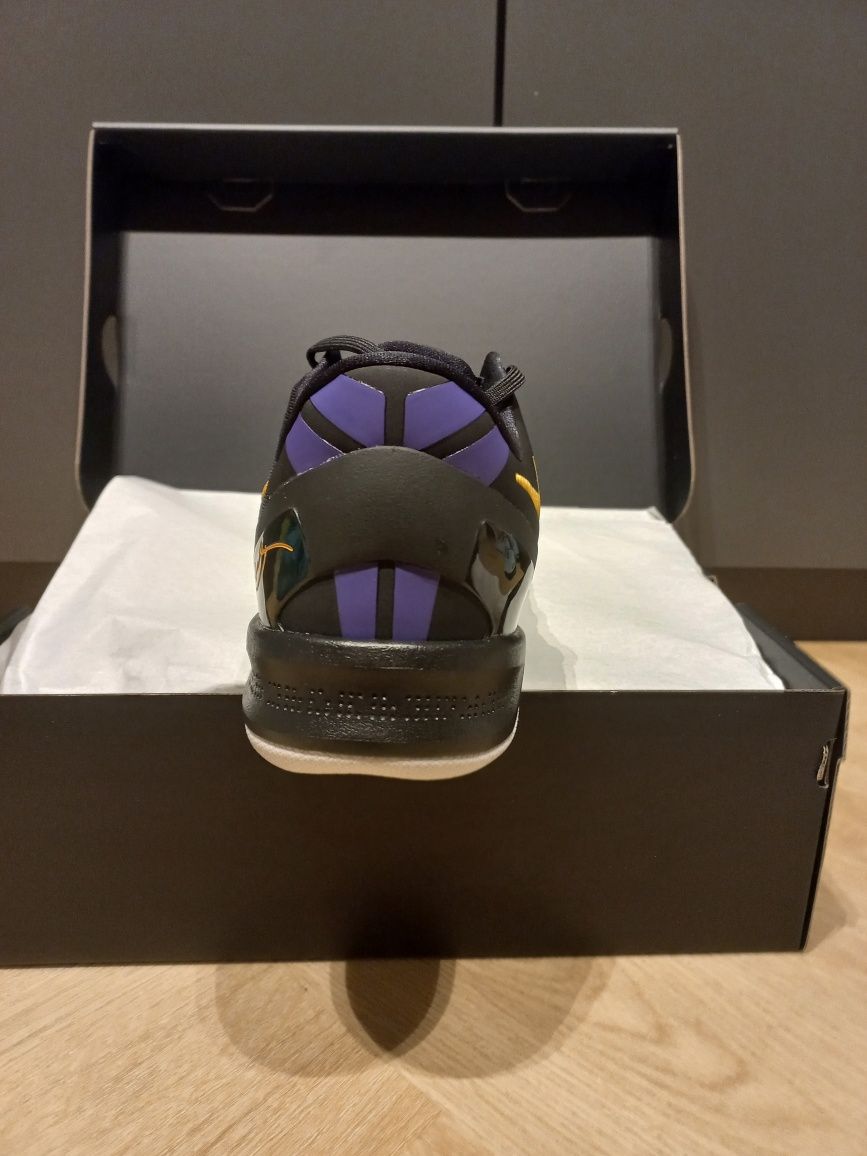 Kobe 8 proto black university gold