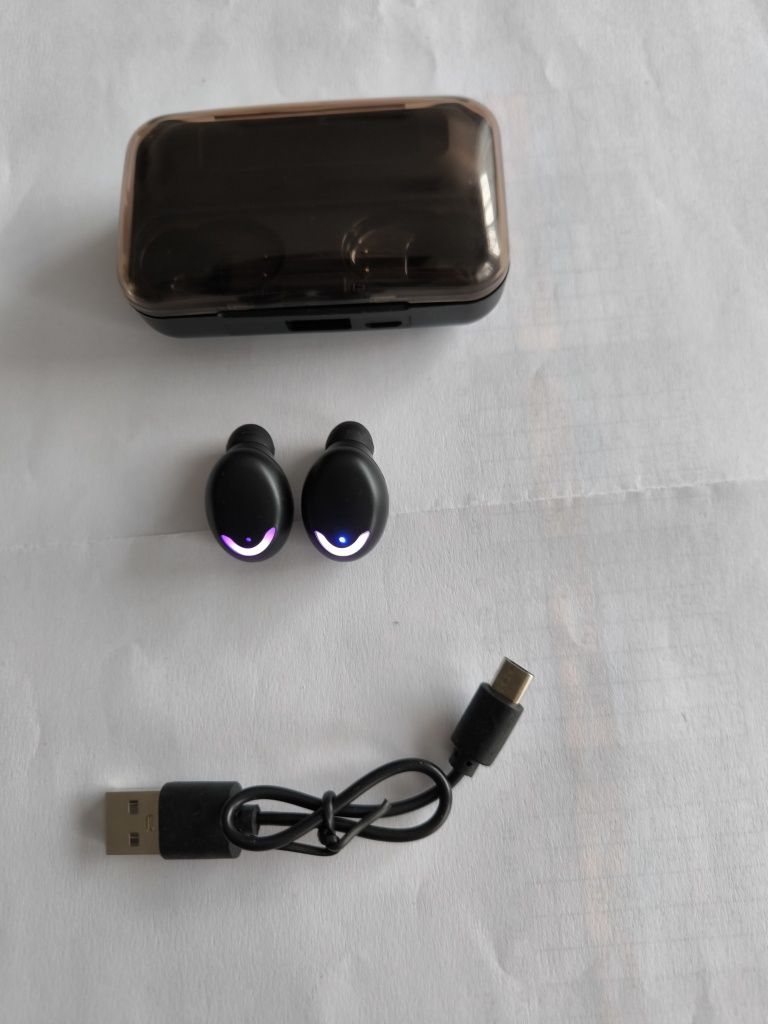 Słuchawki bezprzewodowe bluetooth, ładowalne etui, wyświetlacz LED
