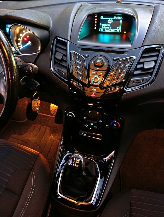 FORD FIESTA carro a gasolina - econômico ideal para a cidade