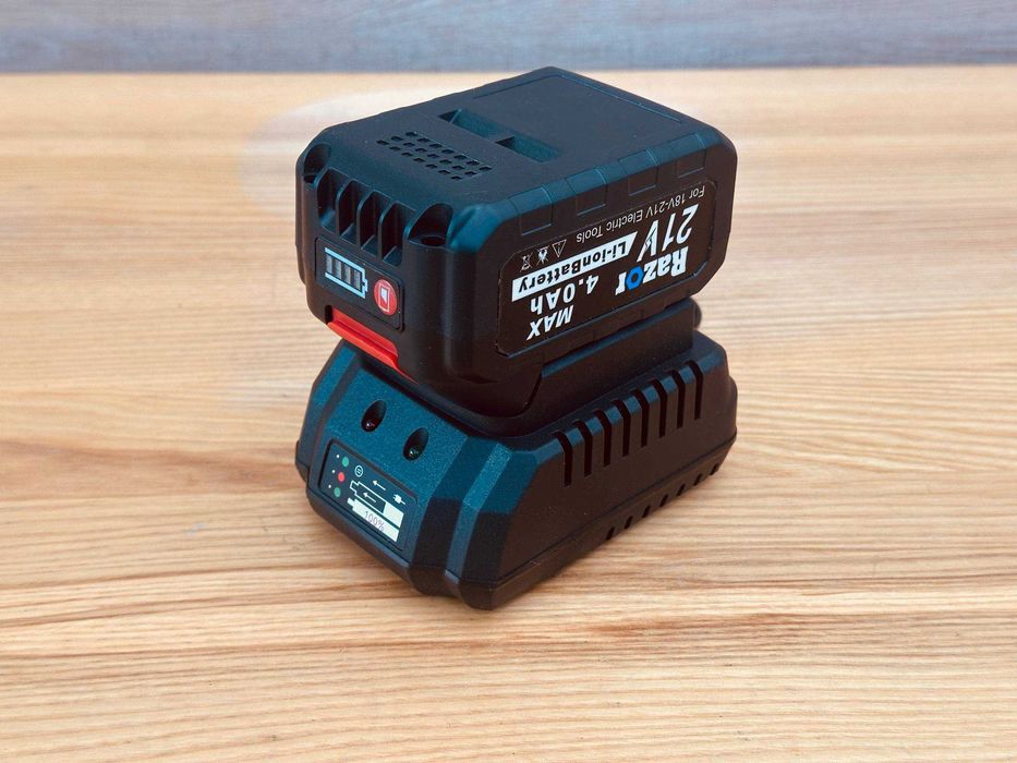 Слайдерна зарядна станція Razor – 21V MAX, 1.8A