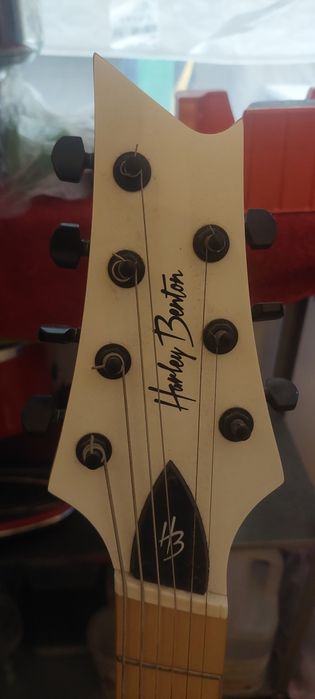 Guitarra Harley Benton 7 cordas
