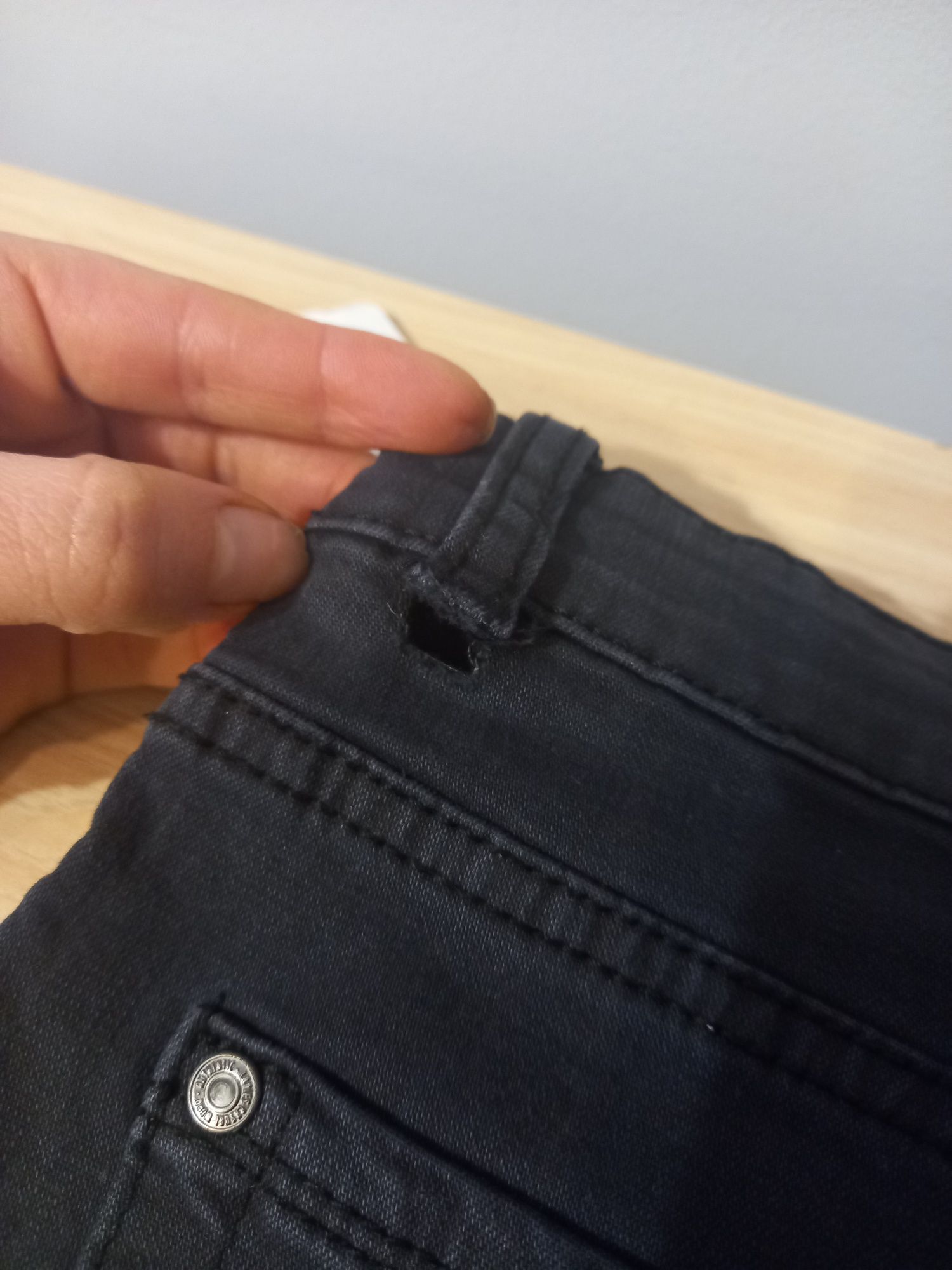 Nowe spodnie jeansy roz 36 z firmy Wibra