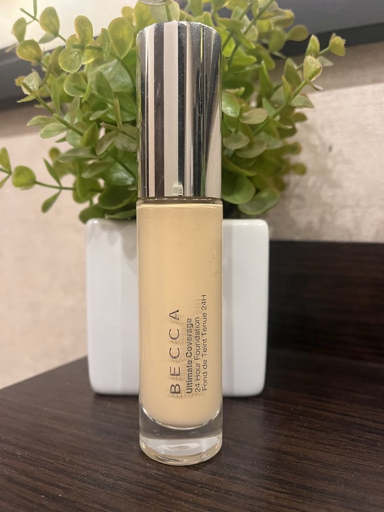 Тональні giordani gold, becca, maybelline, mary kay
