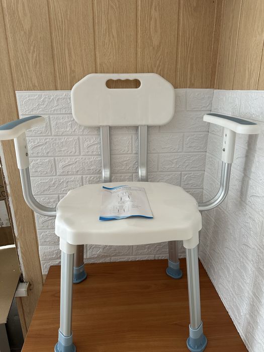 Крісло для ванної/душу з підлокітниками і спинкою