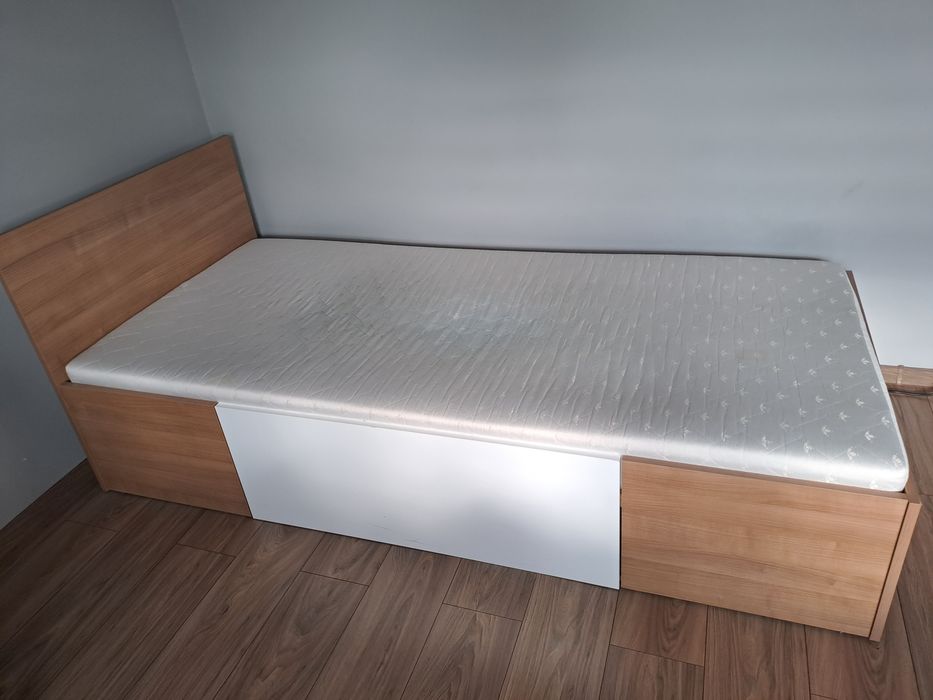 Łóżko z materacem 90x200cm