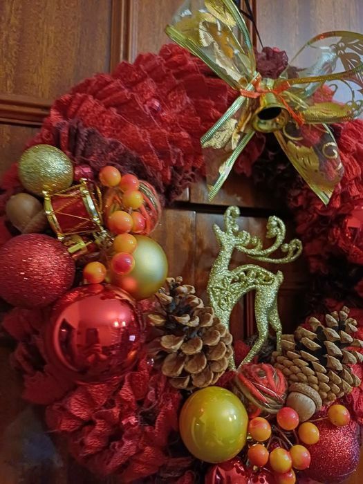 Яскравий різдвяний віночок