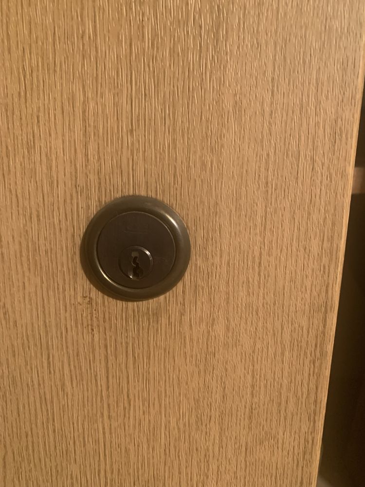 Drzwi z kompletem kluczy