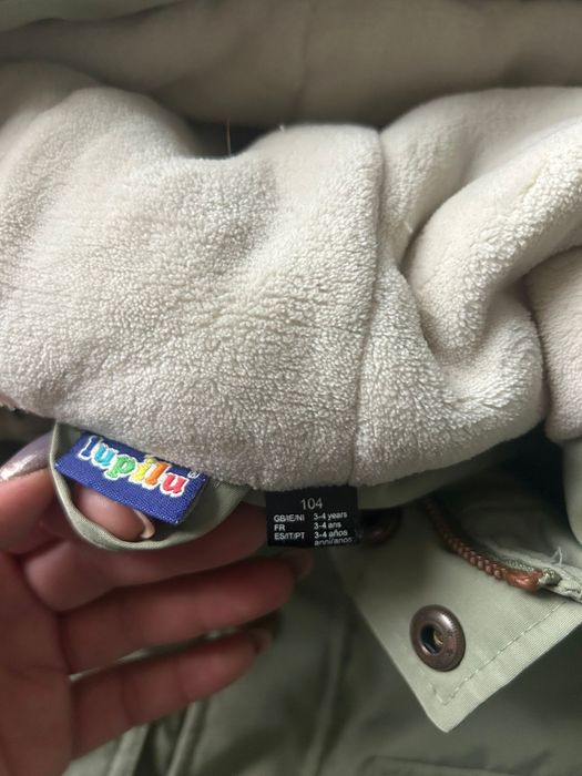 Kurtka z odpinanym kapturem 104