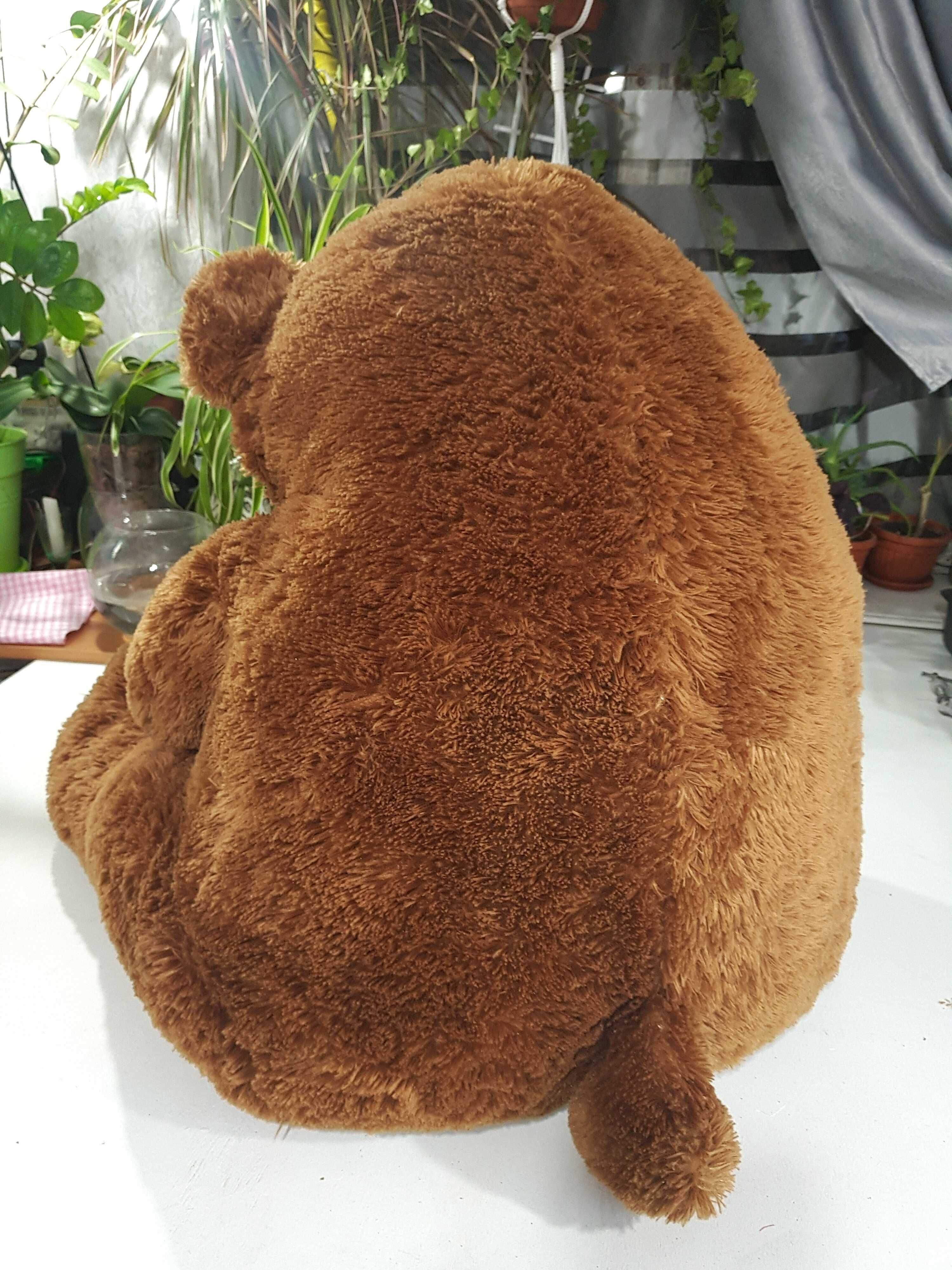 Большой мягкий медведь