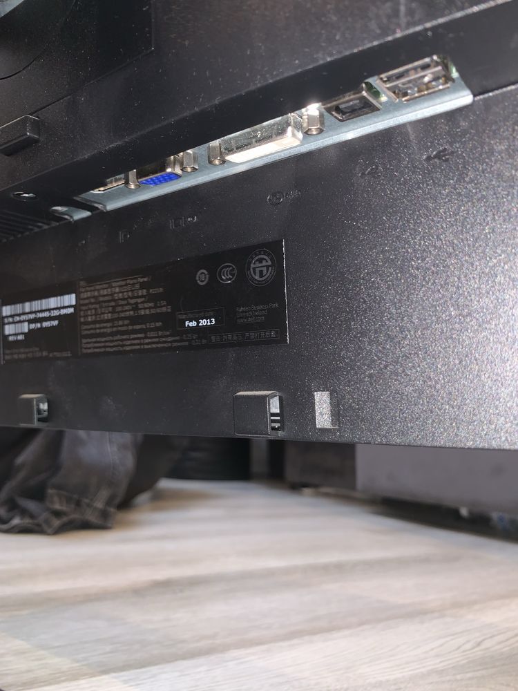 Monitor dell P2213t