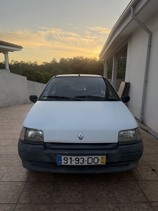 Renault Clio 1994 / aceito retoma de moto 125