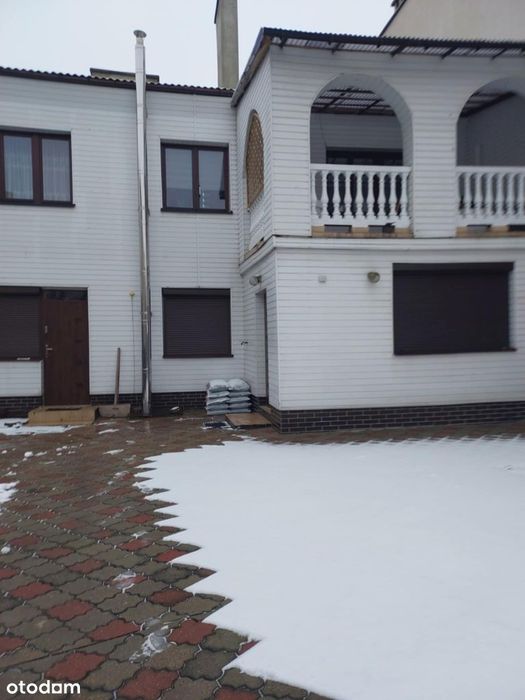 Sprzedam dom z garażami