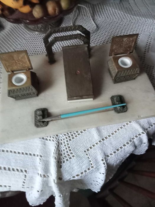 escola antiga-tinteiro em mármore +tinteiro em bronze com mata borrão