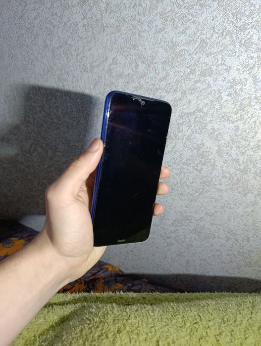 Xiaomi redmi 8T (треснут сверху но работает идеально ) батарея 5 часов