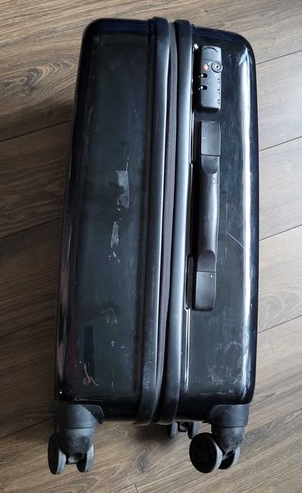 Bugatti twarda walizka podróżna 51x35x23cm czarna na 4 kółkach 41-50l