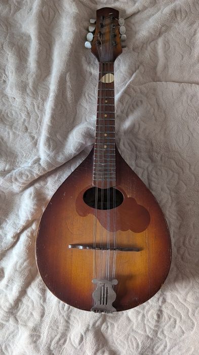 продаю музичний інструмент, мандаліну, з чехлом