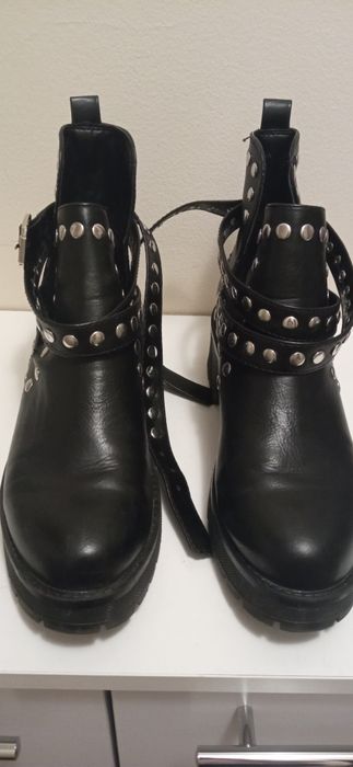 39 Buty do kostki czarne