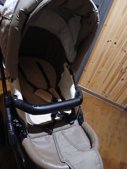 Продам коляску  2 в 1