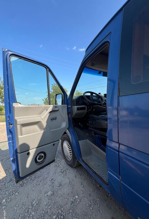 Продам VW LT – сімейний бус, легко переобладнати
