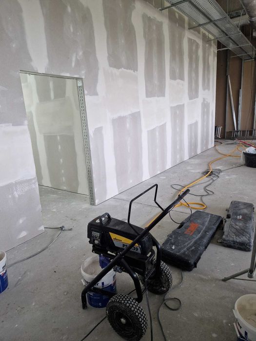 Gładzie/Malowanie agregatami, tynki ozdobne, zabudowa GK