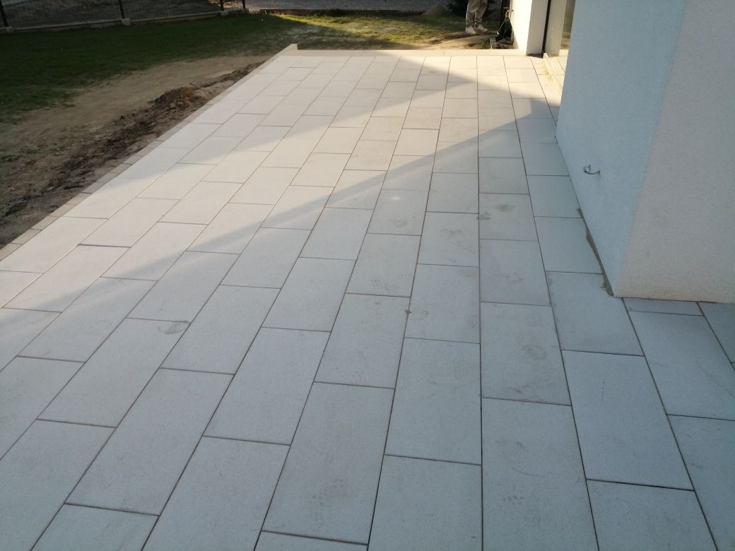 Układanie kostki brukowej Mini koparka