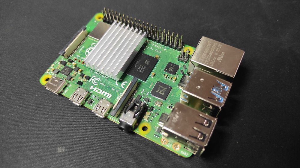Raspberry pi 4 Model B 4Gb ++