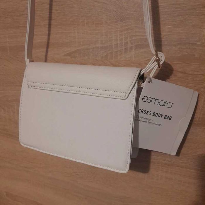 Nowa, wiosenna torebka z motywem kwiatów