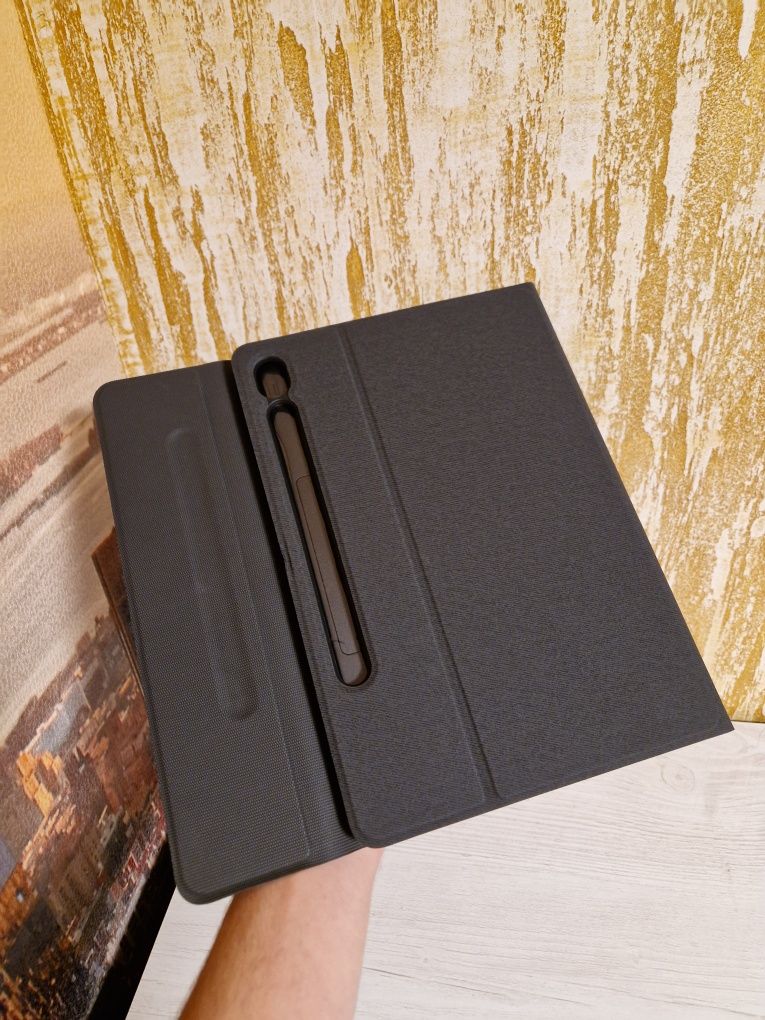 Чохол для Samsung Galaxy Tab S9 з клавіатурою.