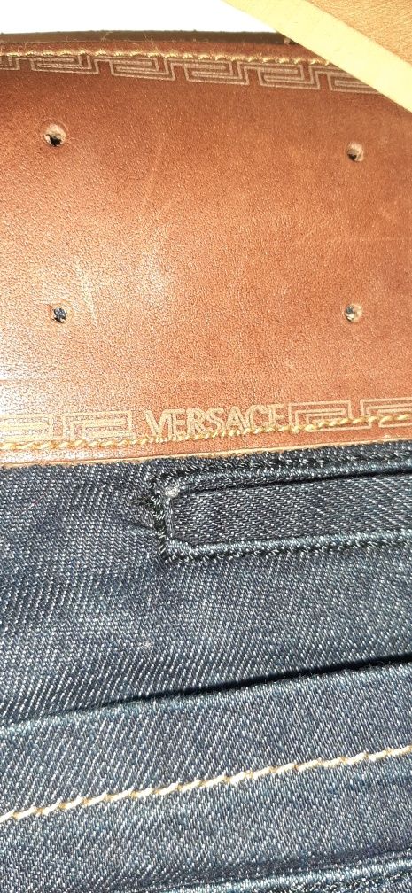 Granatowe dżinsy  Versace