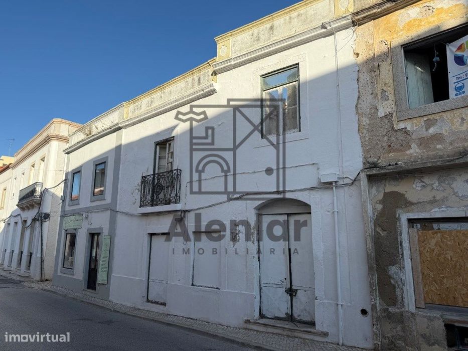 Prédio para remodelação no centro de Alenquer