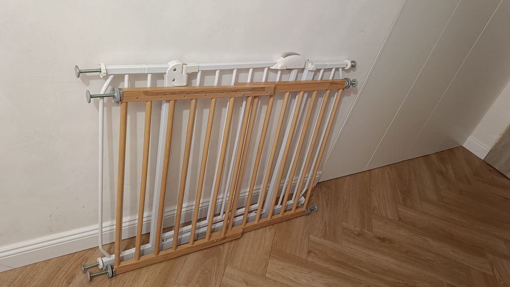 Bramka zabezpieczająca przed dziećmi barierka