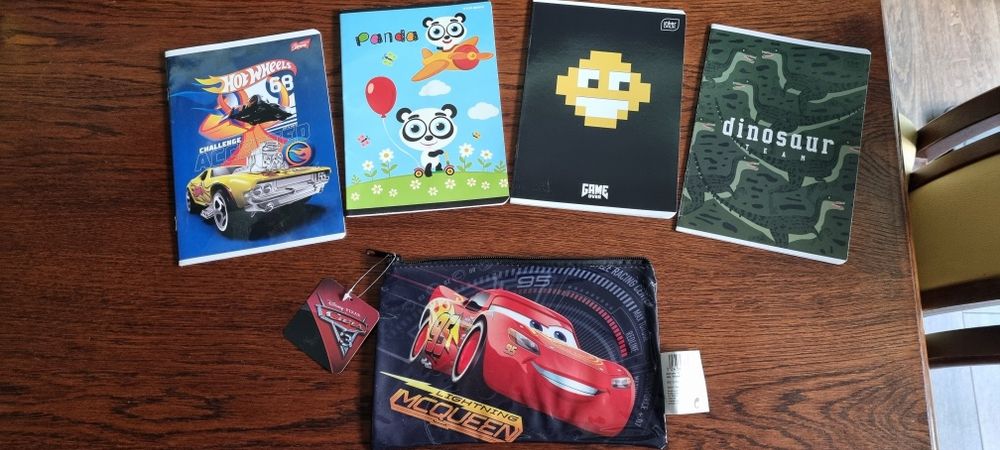 Zestaw tornister/plecak Hot Wheels, dwa piórnik, worek, zeszyty i inne