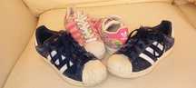 Ténis Adidas Superstar azul e rosa