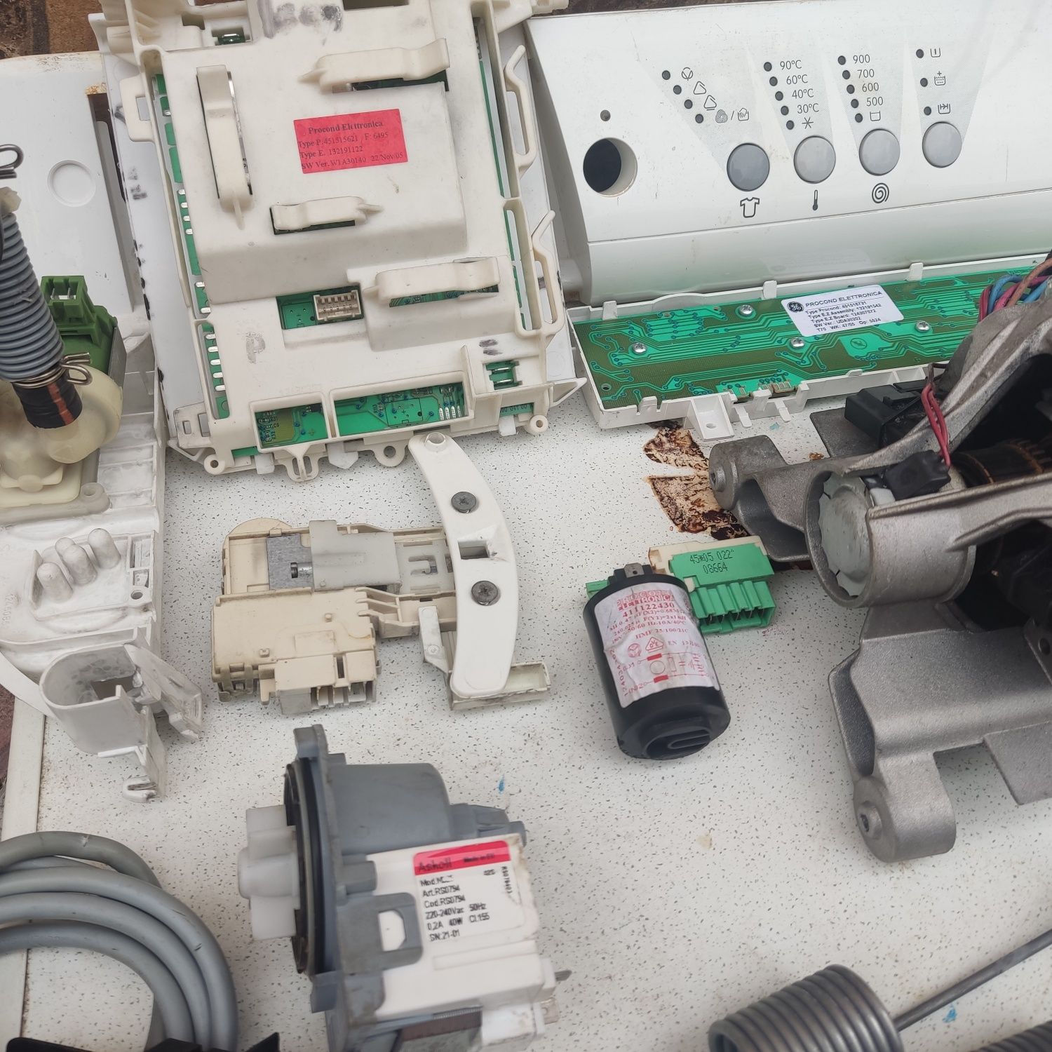 Продам  комплект запчастин на Zanussi FE 925 N