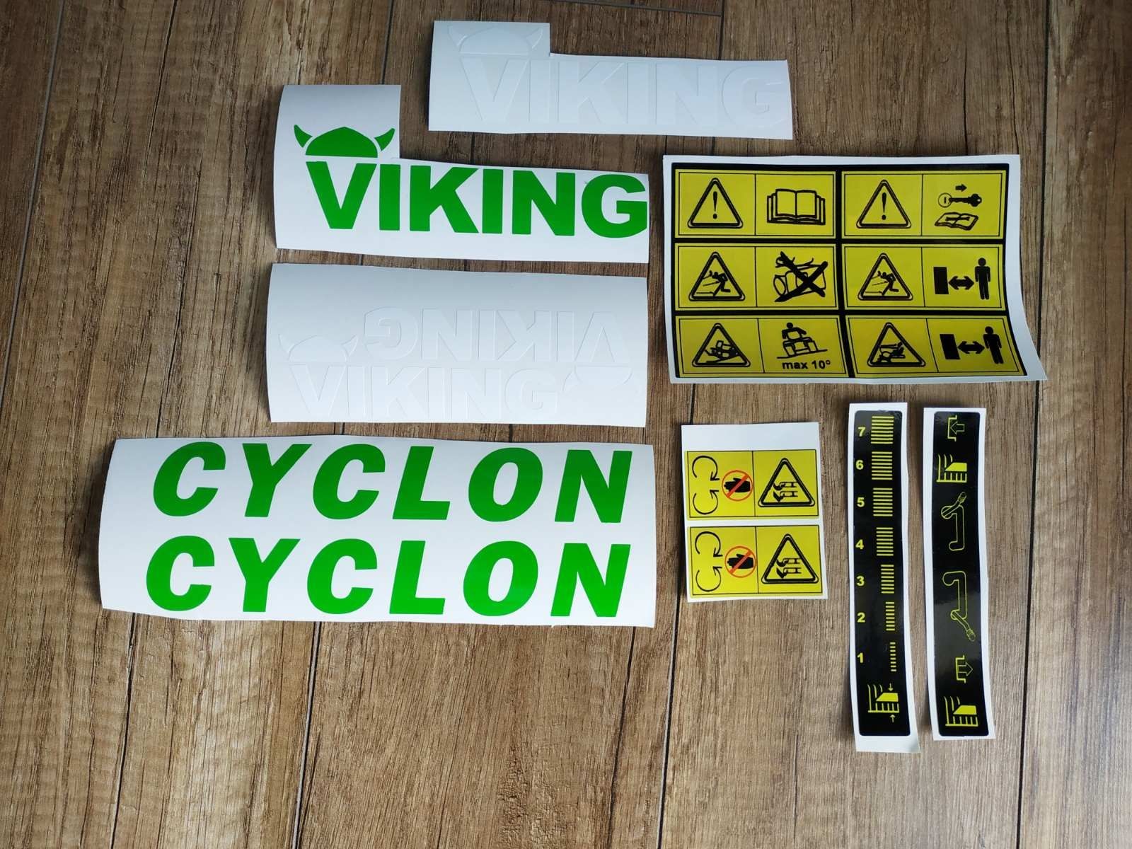 Zestaw  naklejek na kosiarka traktorek  Viking Cyklon