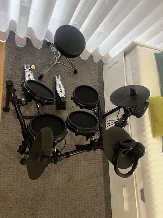 Bateria Alexis Nitro com banco e ascultador