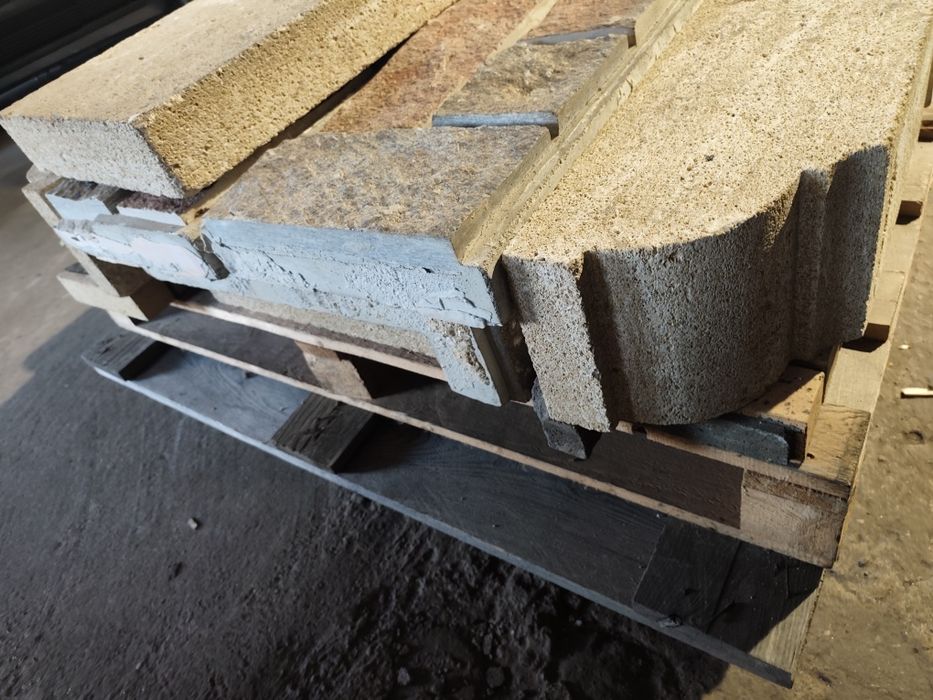 Kominek wraz z kamieniami