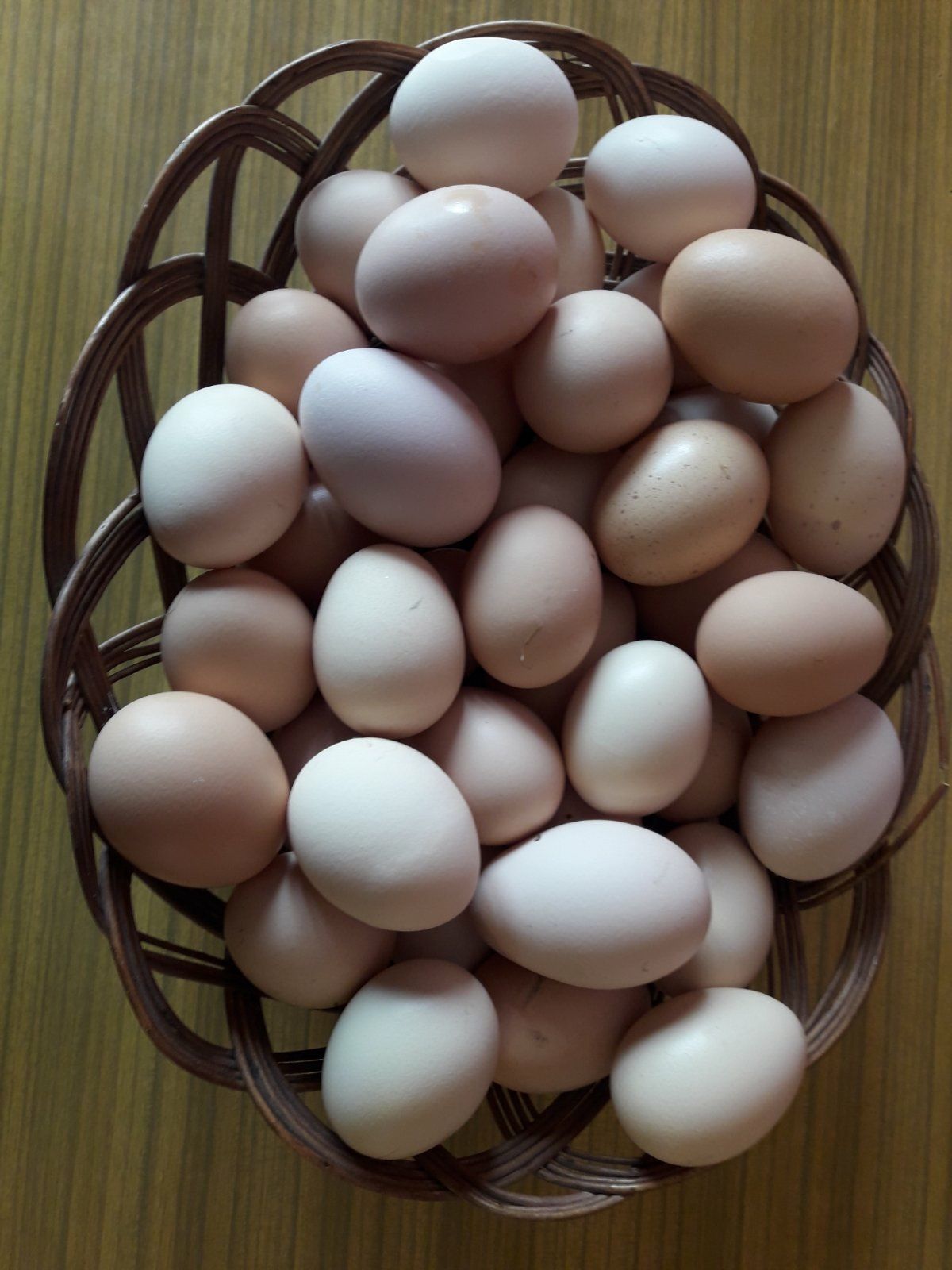 Продам свіжі домашні яйця ціна-10гр.Також в наявності є інкубаційні яй