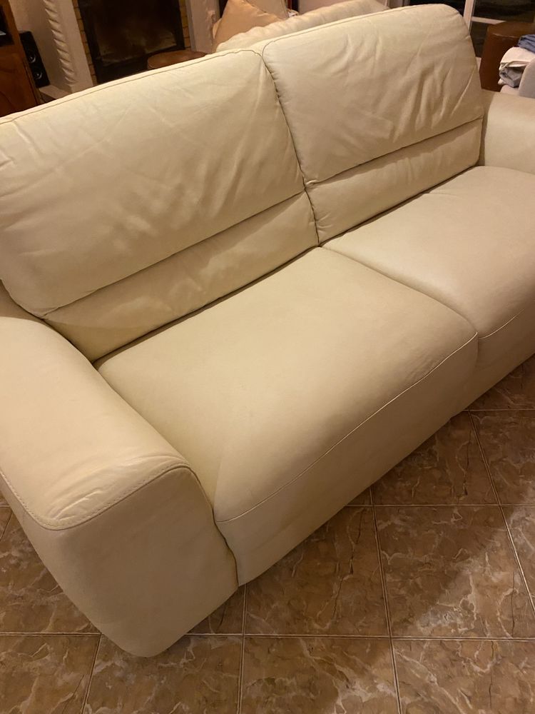 Sofá de Couro Autêntico em Excelente Estado - Pouco Uso