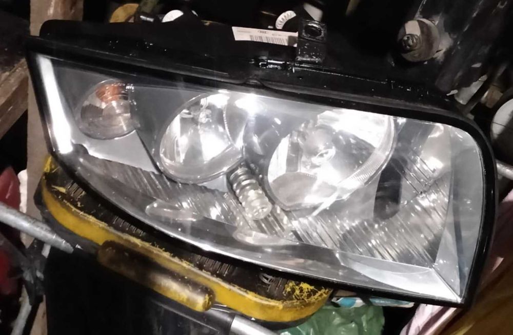lampa prawa lewa przednia przód Audi A2