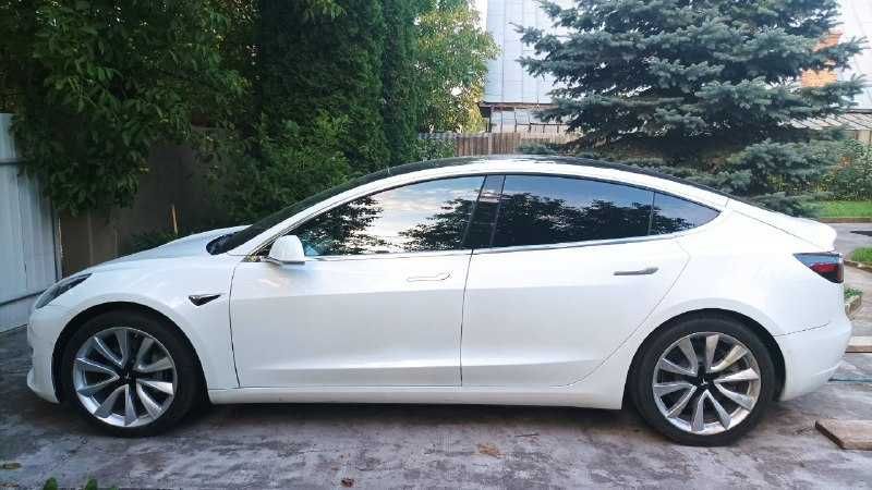 Tesla model 3, (100 км за 22 грн.)