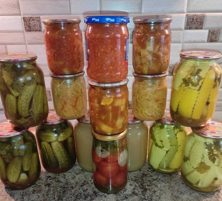 Консервовані огірки, кабачки, салати, аджика, помідори, варення...