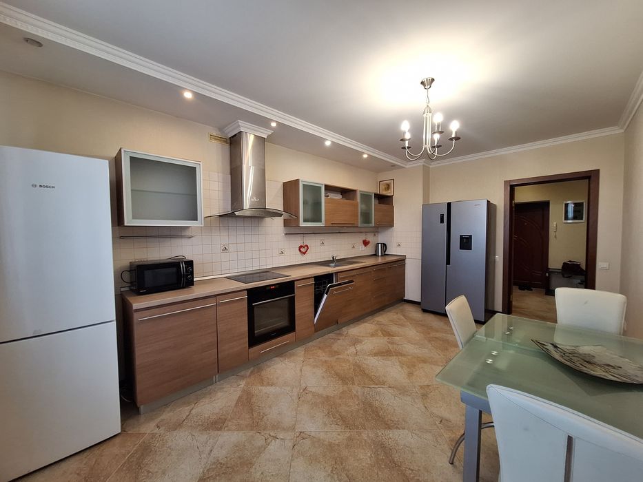 3-кімнатна 108 м УКОМПЛЕКТОВАНА меблями та технікою на К.шляху 1Д