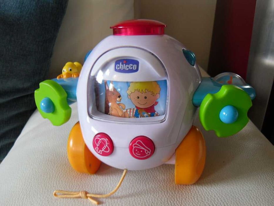 Avião canta e viaja Chicco